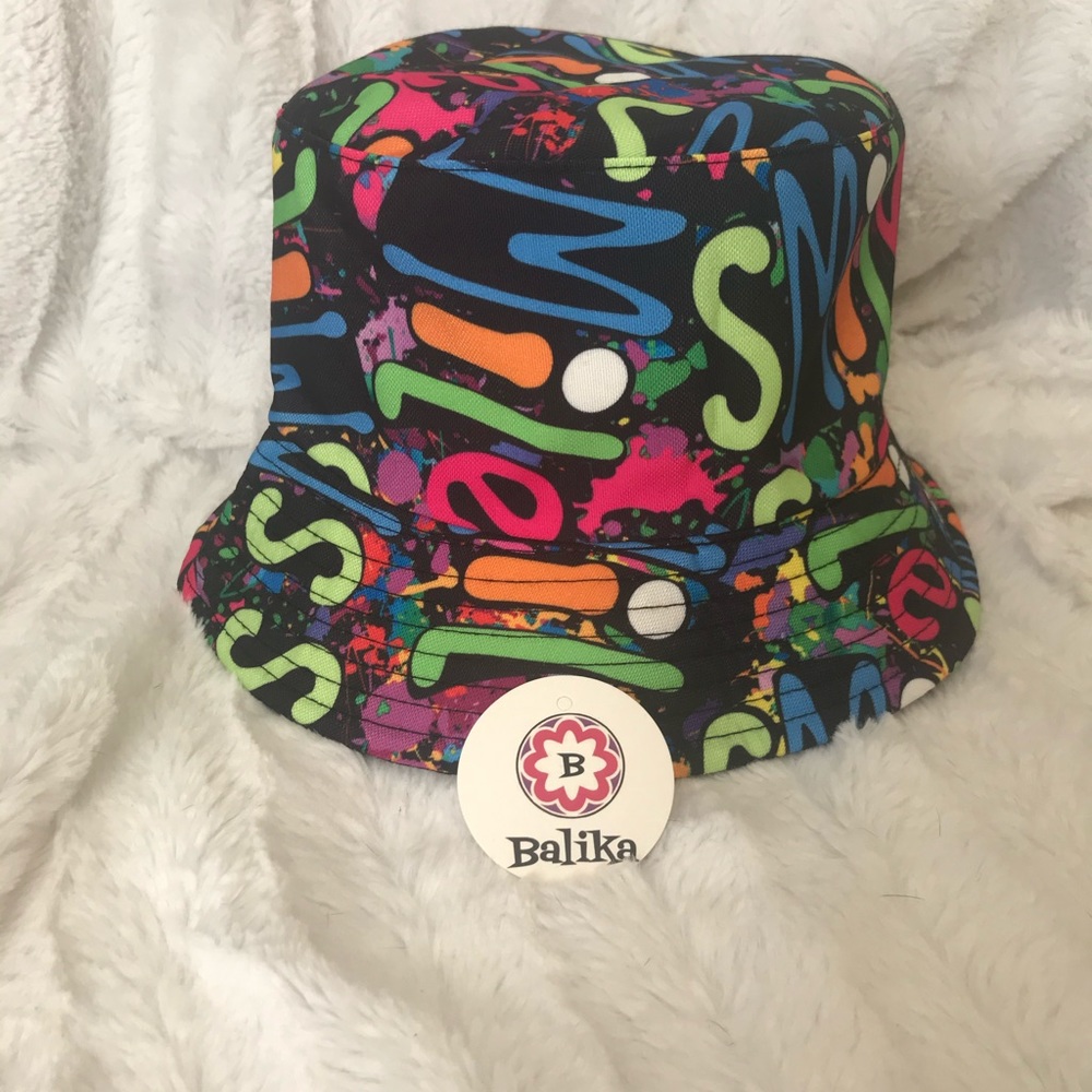 2 in 1 reversible bucket hat…Brand New!!
